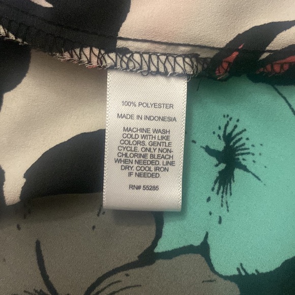 EXPRESS Button down Portofino Floral blouse Size Small - Picture 5 of 5